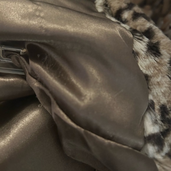 Jou jou faux fur hooded vest - Picture 4 of 4